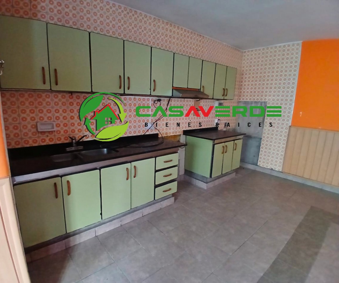 EN VENTA GALPON CON CASA. APTA CREDITO HIPOTECARIO EN ZONA MACROCENTRO