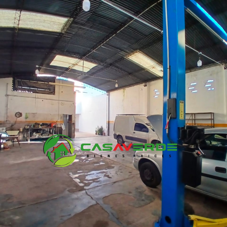 EN VENTA GALPON CON CASA. APTA CREDITO HIPOTECARIO EN ZONA MACROCENTRO