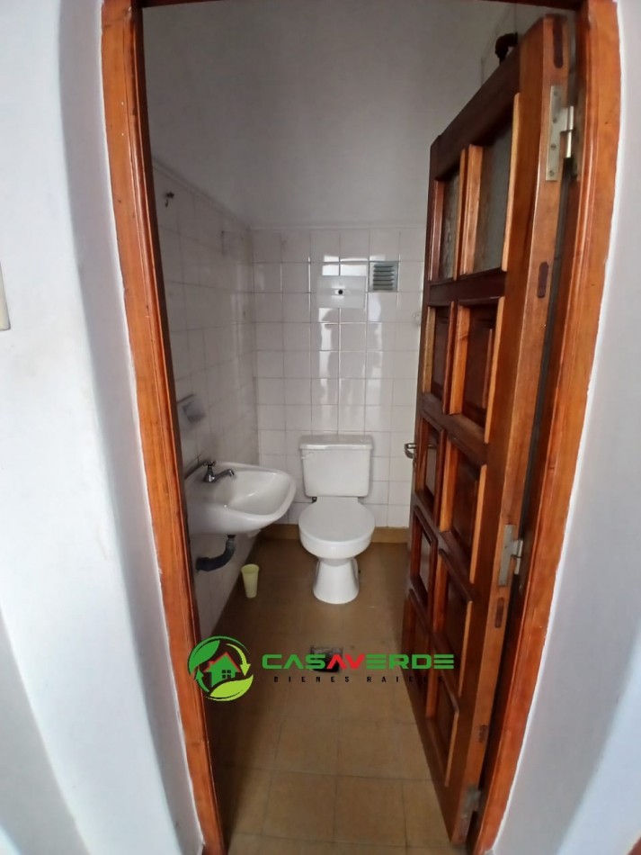 EN VENTA GALPON CON CASA. APTA CREDITO HIPOTECARIO EN ZONA MACROCENTRO