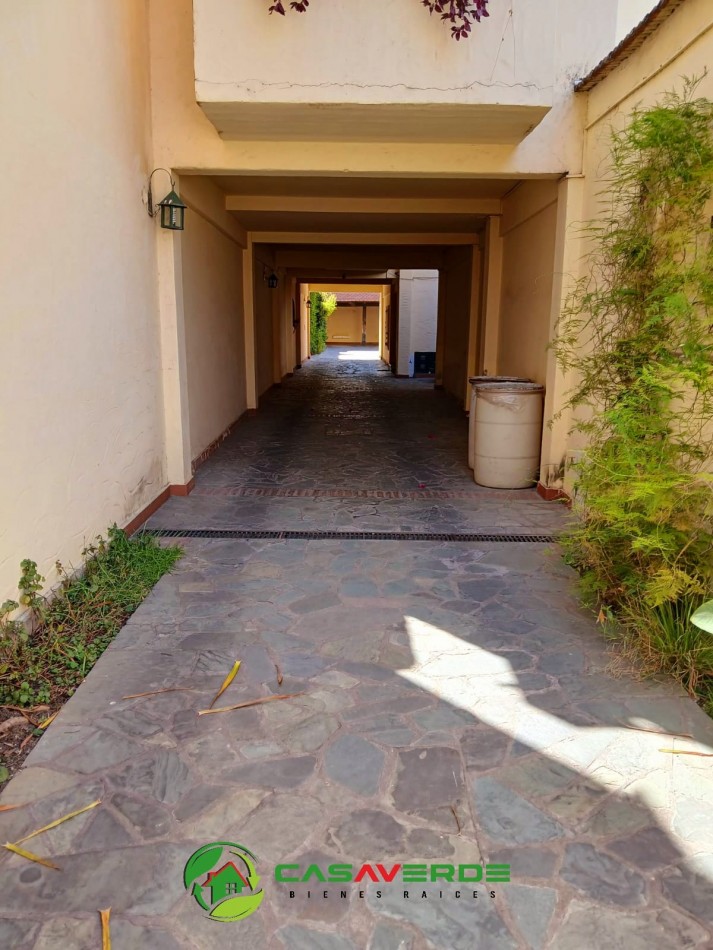 VENTA COCHERA CENTRICA VICENTE LOPEZ AL 100