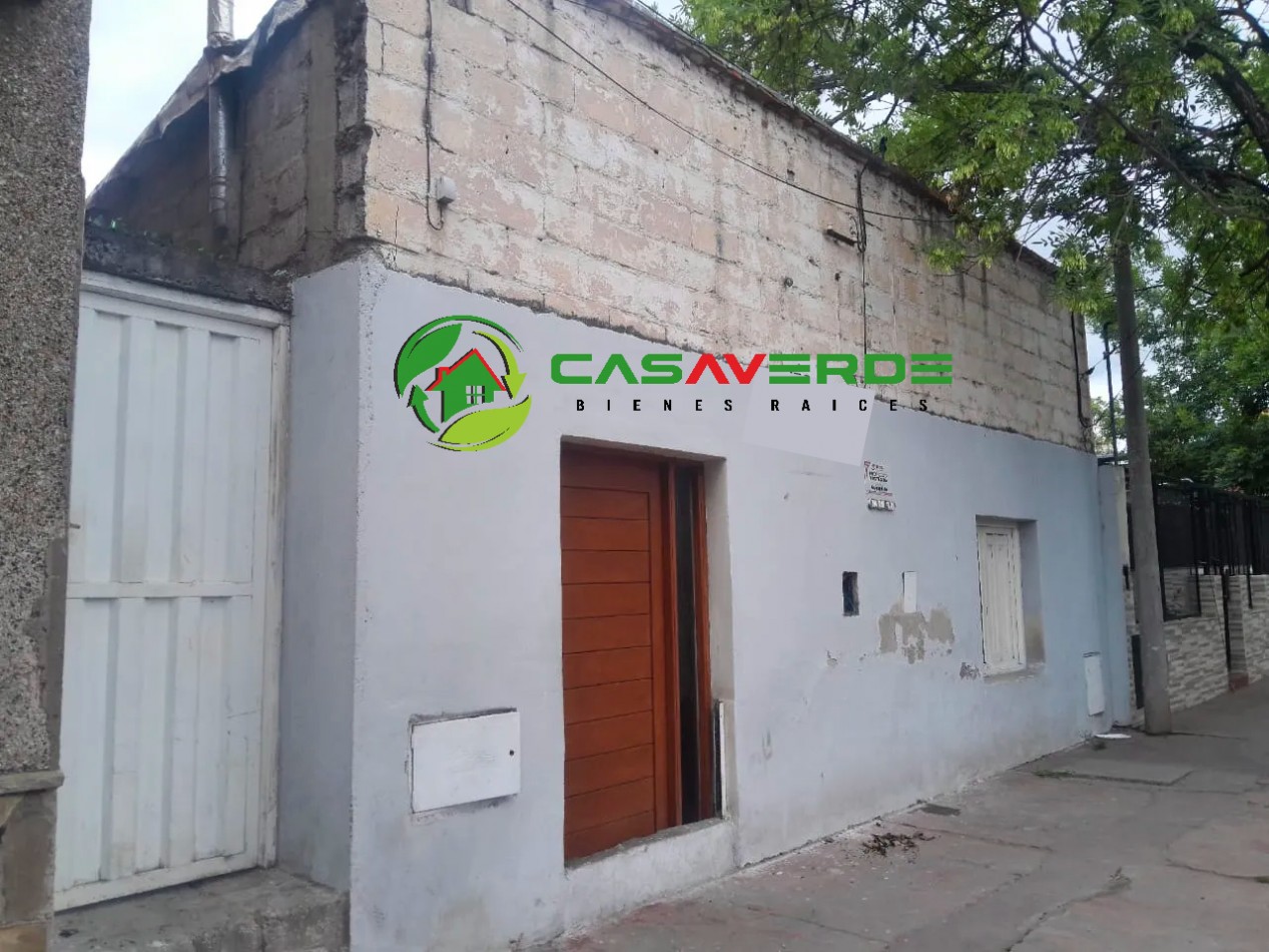 EN VENTA IMPORTANTE TERRENO EN ZUVIRIA AL 1800 CON CASA A RECICLAR/DEMOLER