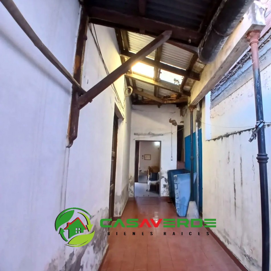 EN VENTA CASA EN PLENO CENTRO A RECICLAR