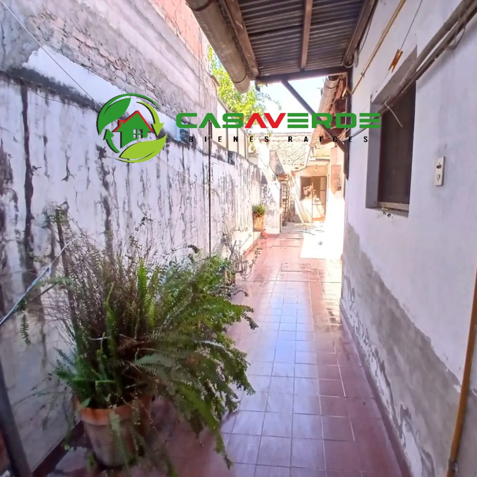 EN VENTA CASA EN PLENO CENTRO A RECICLAR