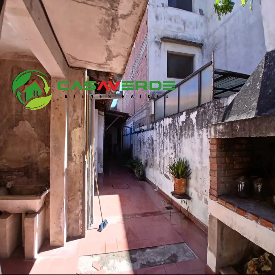 EN VENTA CASA EN PLENO CENTRO A RECICLAR