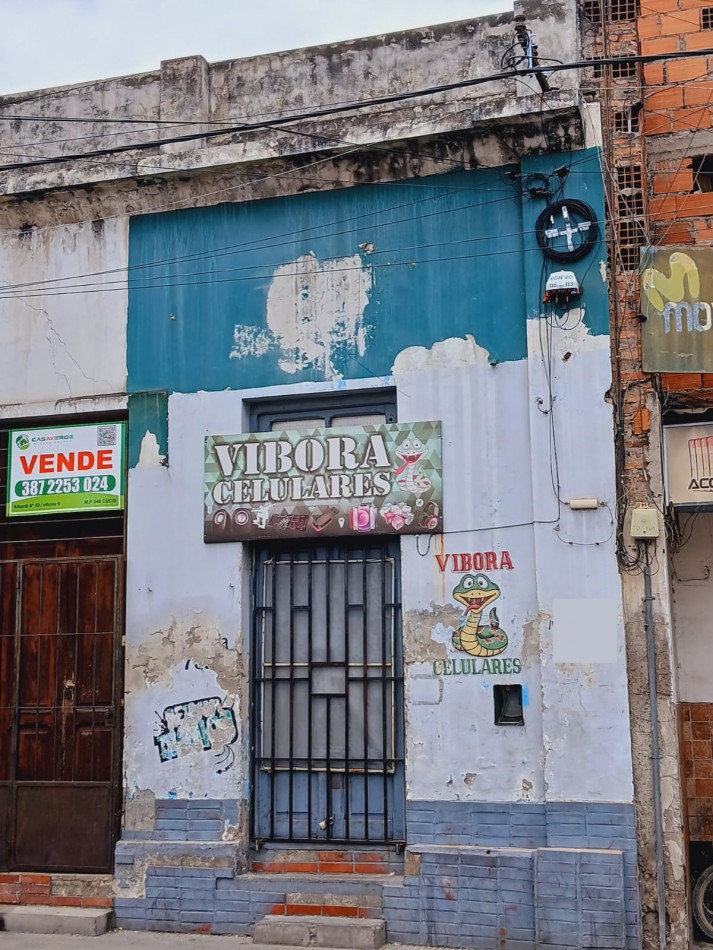 EN VENTA CASA EN PLENO CENTRO A RECICLAR