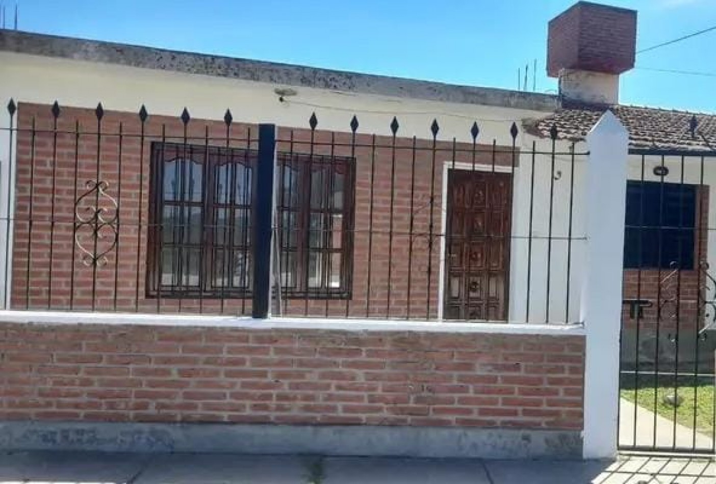 EN ALQUILER CASA EN B° LAPACHOS EN ESQUINA - ZONA SUR