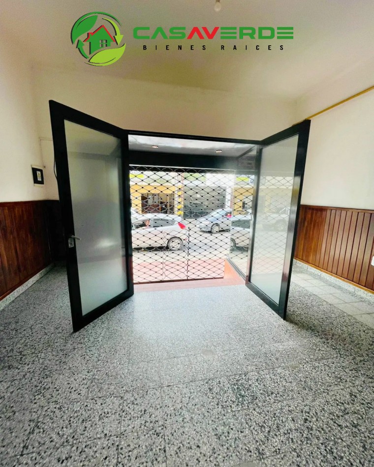 EN VENTA LOCAL COMERCIAL ZONA MICROCENTRO CON POSIBILIDAD DE ALQUILER 