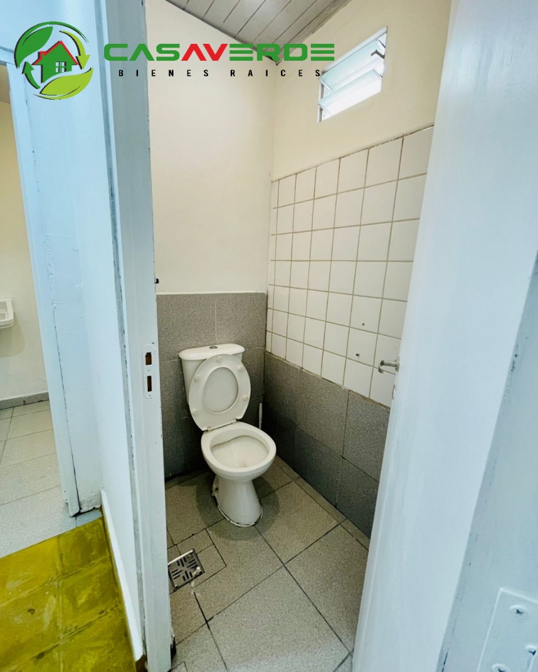 EN ALQUILER LOCAL COMERCIAL ZONA MICROCENTRO