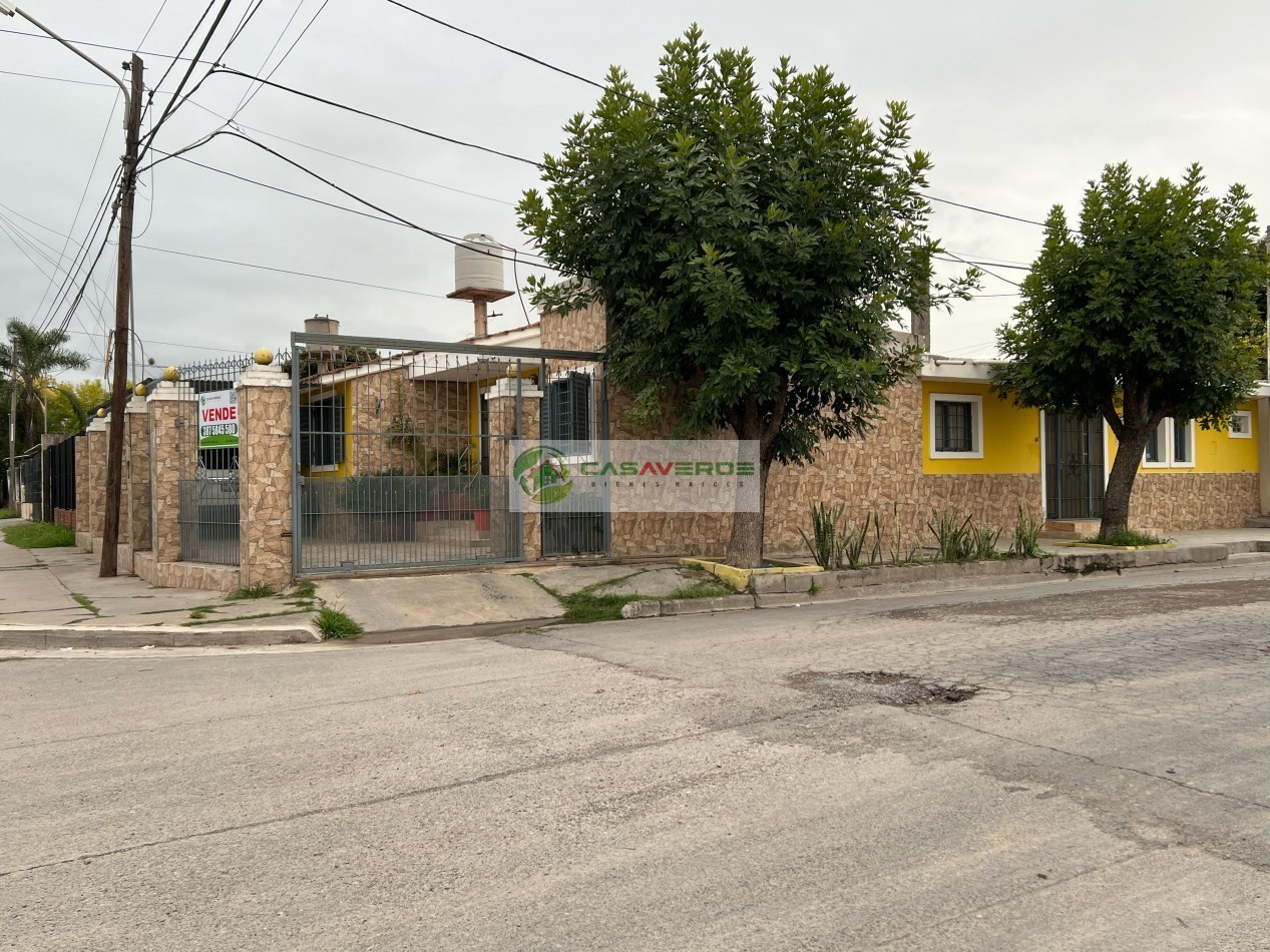 VENTA IMPORTANTE CASA EN ESQUINA SOBRE AVENIDA - ZONA SUR