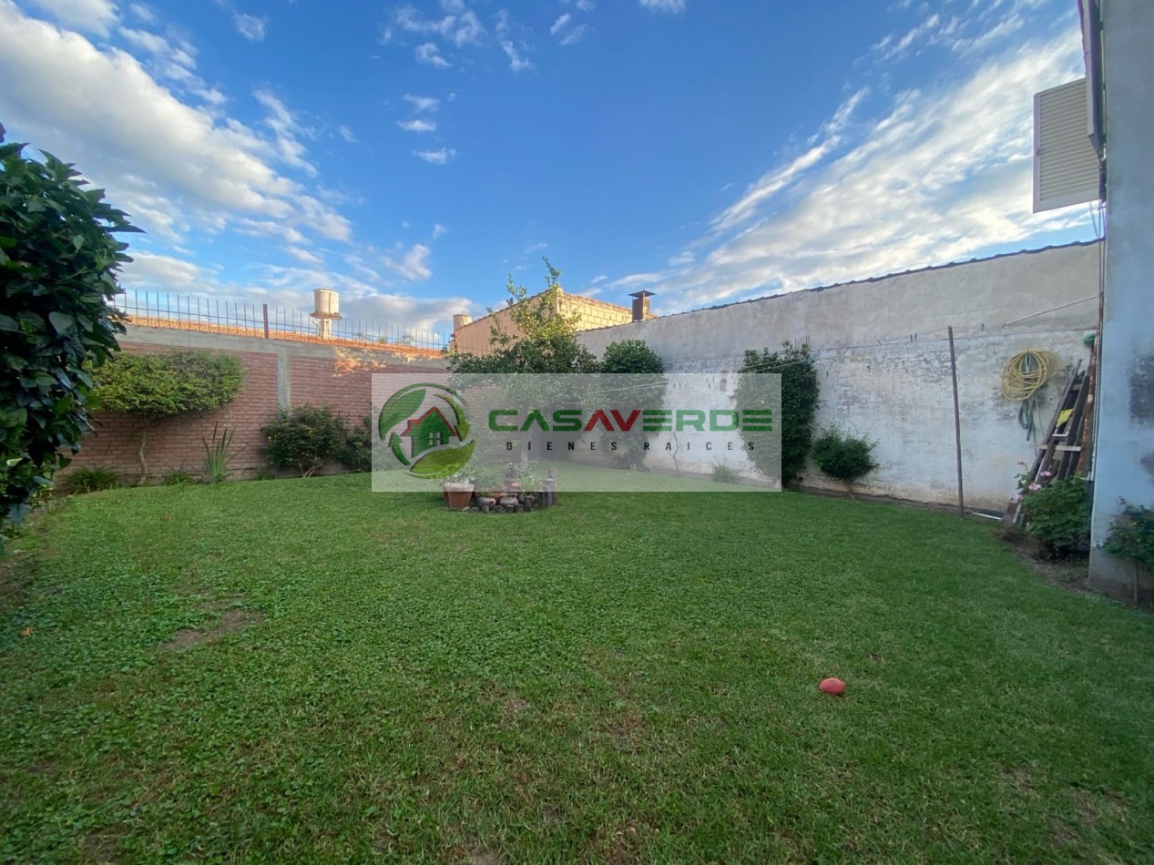 VENTA HERMOSA CASA BARRIO PERIODISTA - ZONA SUR
