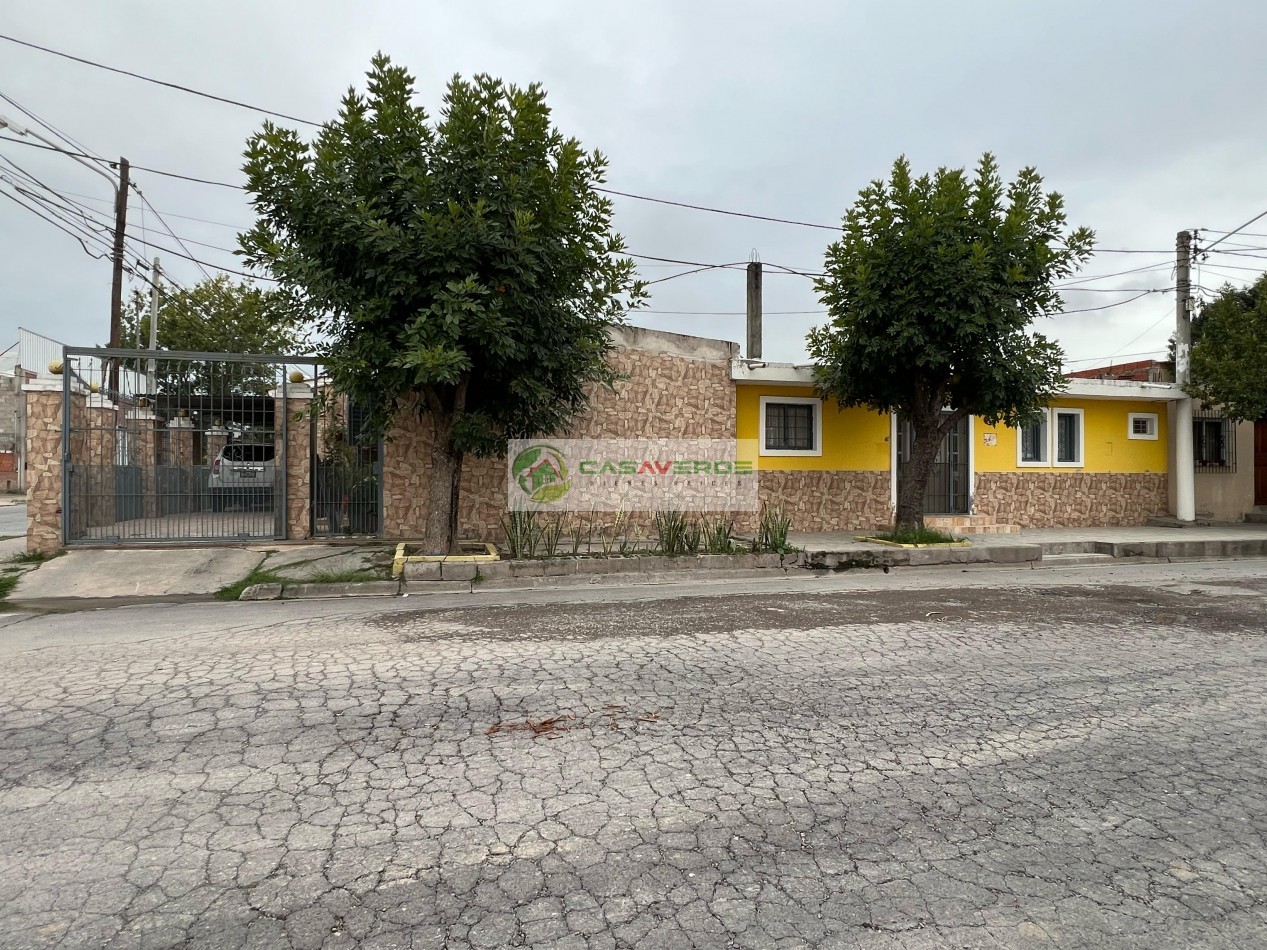 VENTA IMPORTANTE CASA EN ESQUINA SOBRE AVENIDA - ZONA SUR
