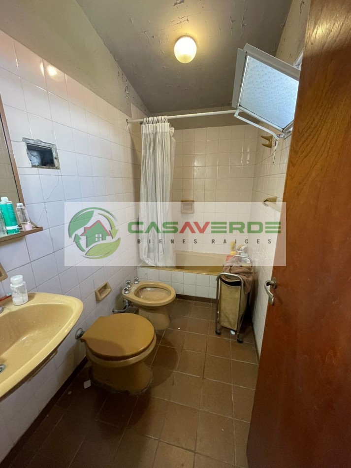 VENTA HERMOSA CASA BARRIO PERIODISTA - ZONA SUR