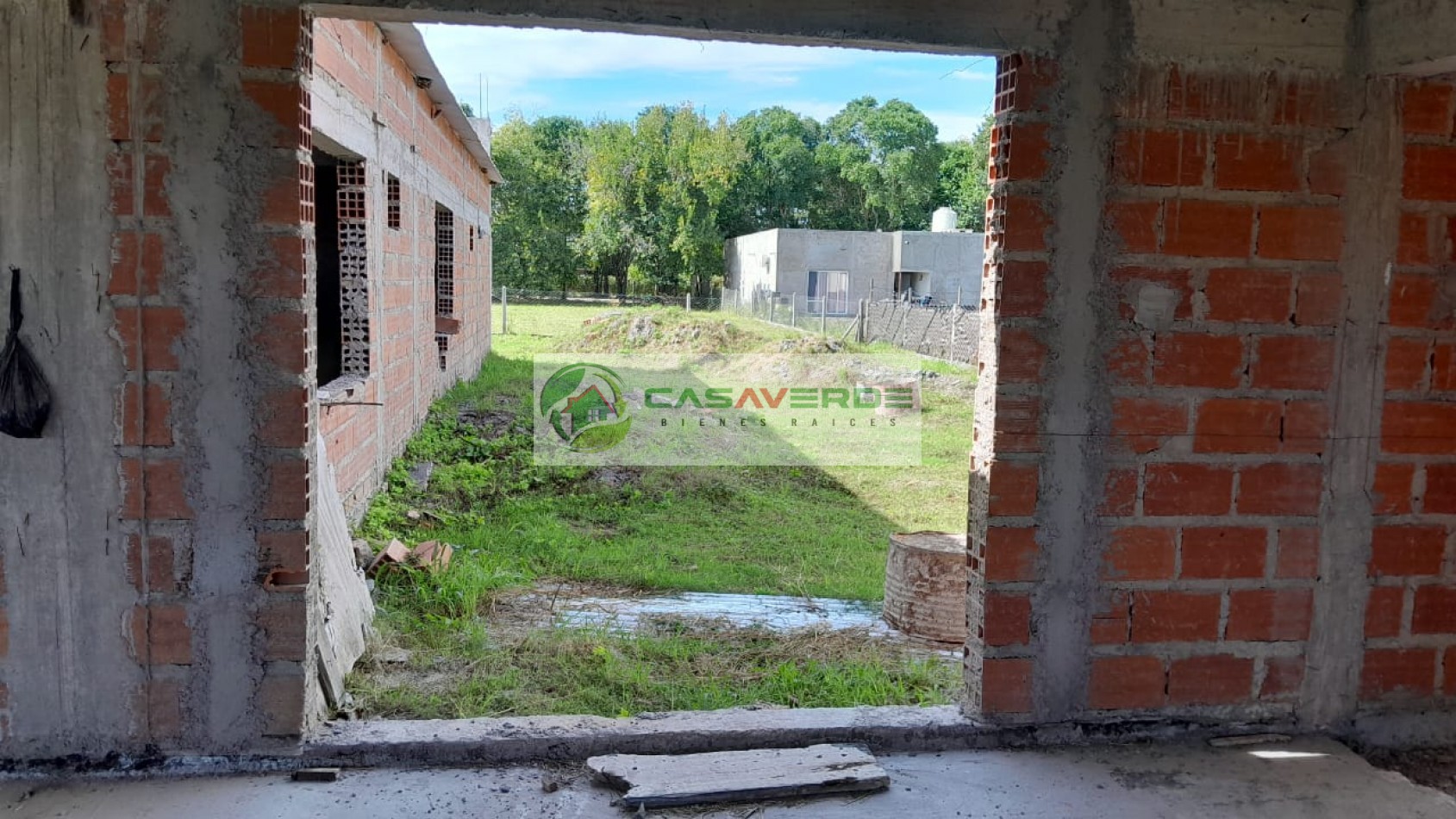 VENTA HERMOSA PROPIEDAD EN ESQUINA CON GRAN CONSTRUCCION DE 280 Mts2 EN EL BARRIO PRIVADO LOS OLMOS.