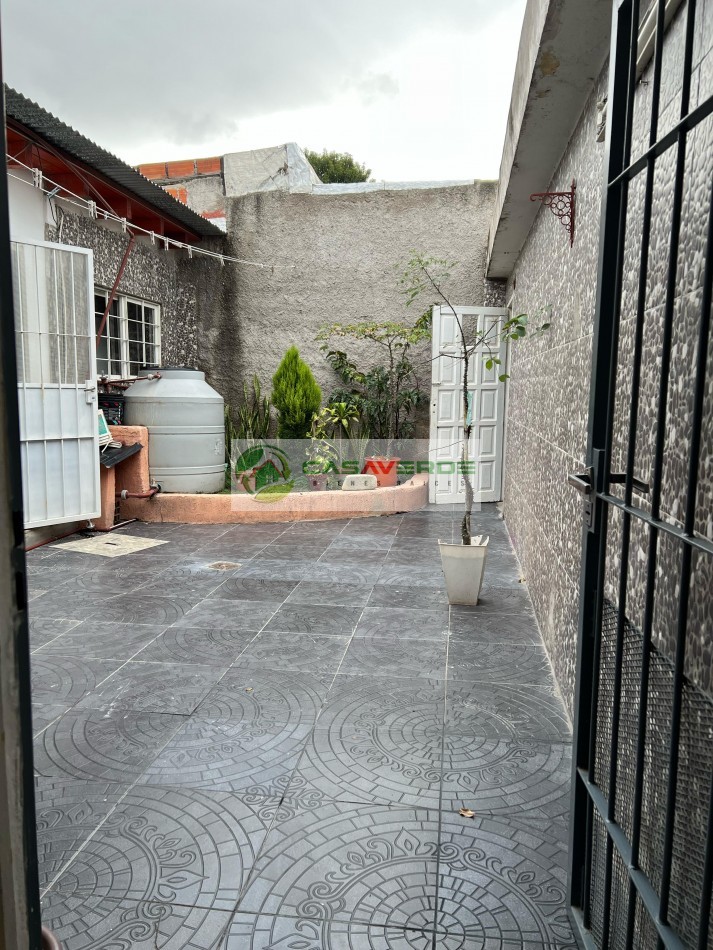 VENTA IMPORTANTE CASA EN ESQUINA SOBRE AVENIDA - ZONA SUR