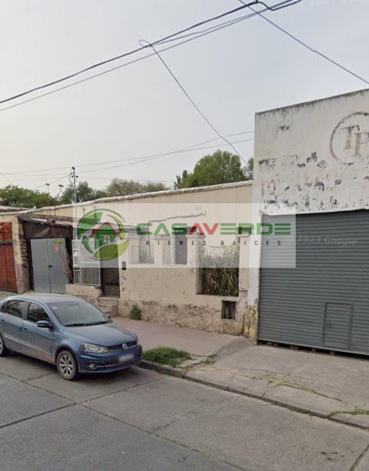 VENTA TERRENO CON CASA A DEMOLER MACROCENTRO