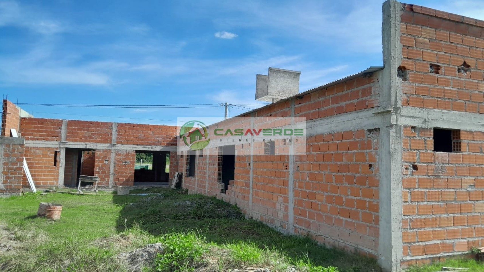 VENTA HERMOSA PROPIEDAD EN ESQUINA CON GRAN CONSTRUCCION DE 280 Mts2 EN EL BARRIO PRIVADO LOS OLMOS.
