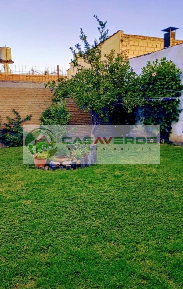 VENTA HERMOSA CASA BARRIO PERIODISTA - ZONA SUR