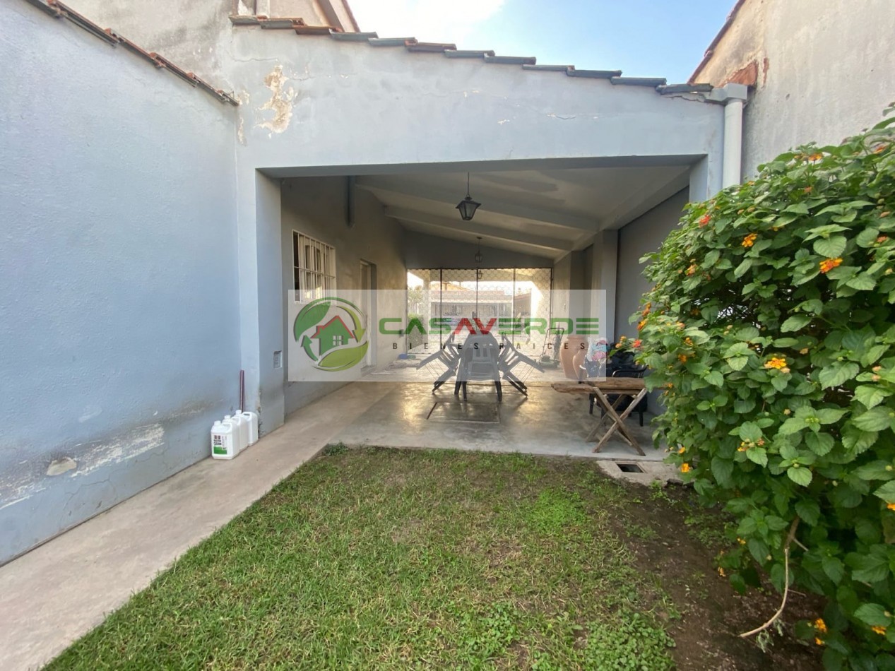 VENTA HERMOSA CASA BARRIO PERIODISTA - ZONA SUR