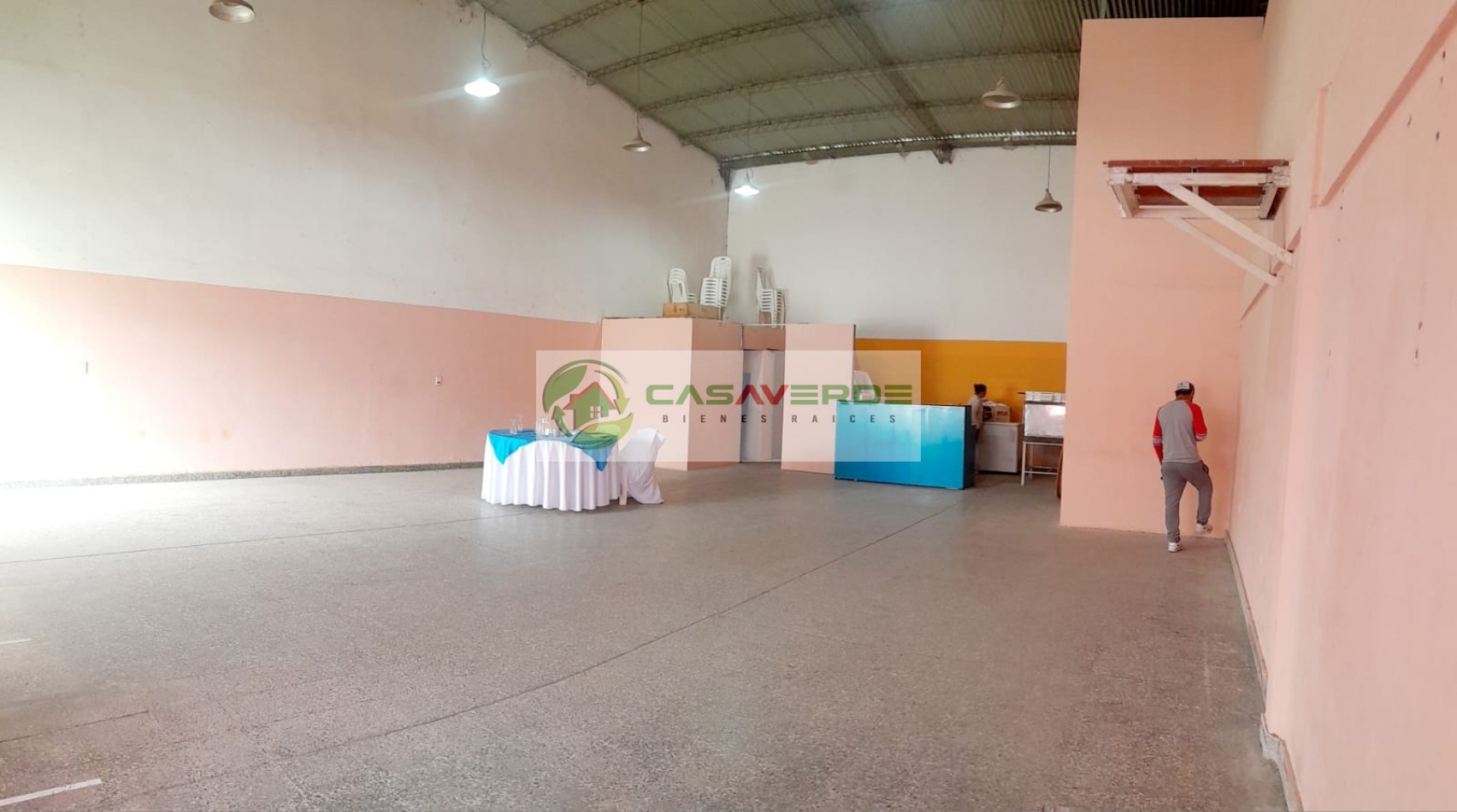 ALQUILER MENSUAL SALON DE EVENTOS O DE USOS MULTIPLES - BARRIO SANTA ANA 2 - ZONA SUR