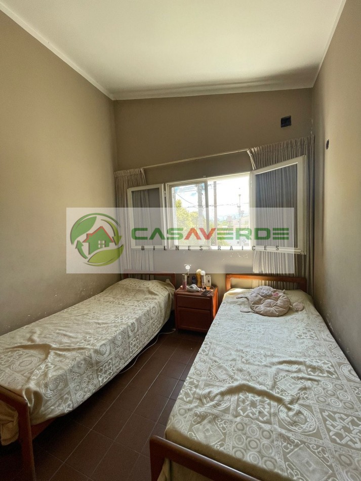 VENTA HERMOSA CASA BARRIO PERIODISTA - ZONA SUR