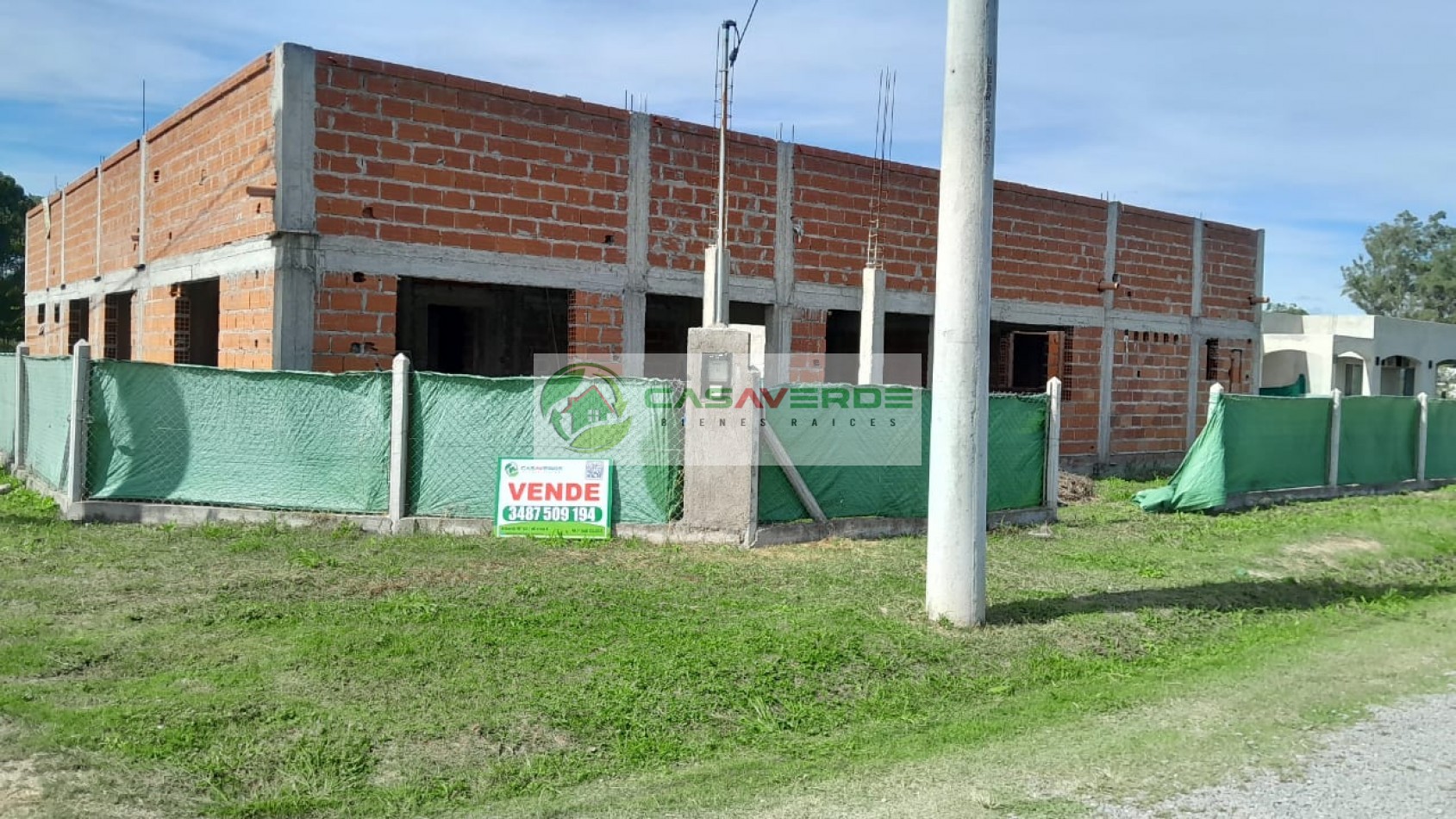 VENTA HERMOSA PROPIEDAD EN ESQUINA CON GRAN CONSTRUCCION DE 280 Mts2 EN EL BARRIO PRIVADO LOS OLMOS.