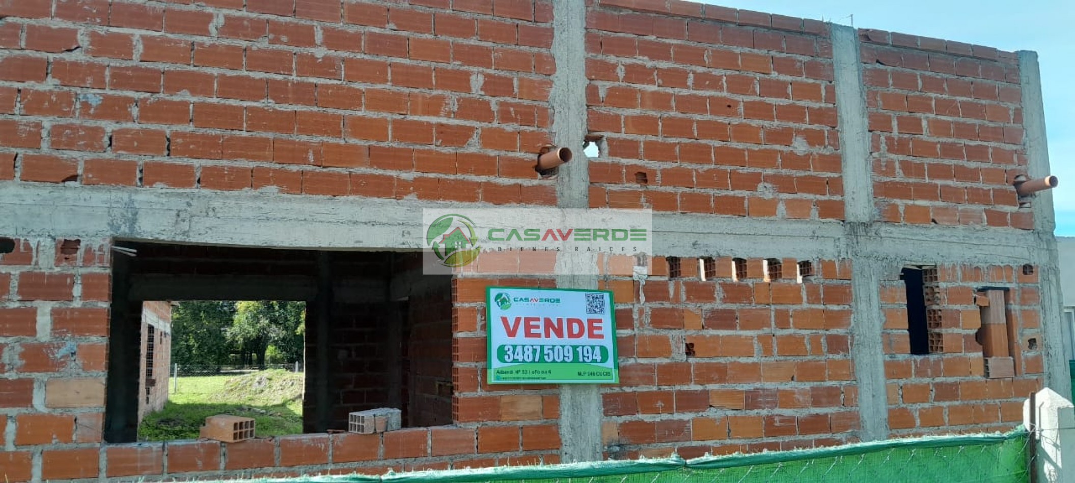VENTA HERMOSA PROPIEDAD EN ESQUINA CON GRAN CONSTRUCCION DE 280 Mts2 EN EL BARRIO PRIVADO LOS OLMOS.