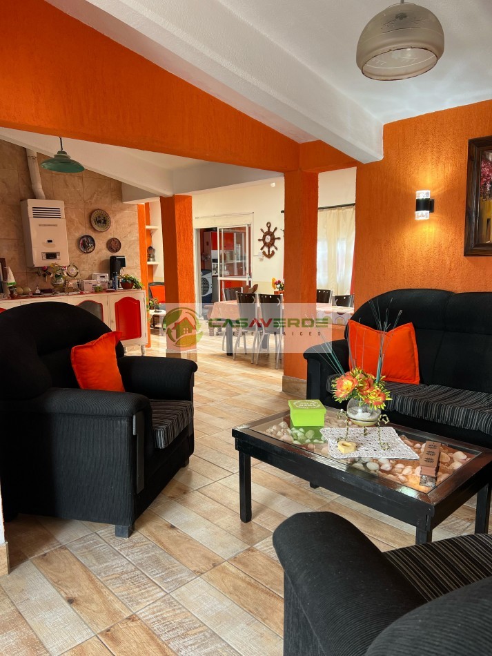 VENTA IMPORTANTE CASA EN ESQUINA SOBRE AVENIDA - ZONA SUR