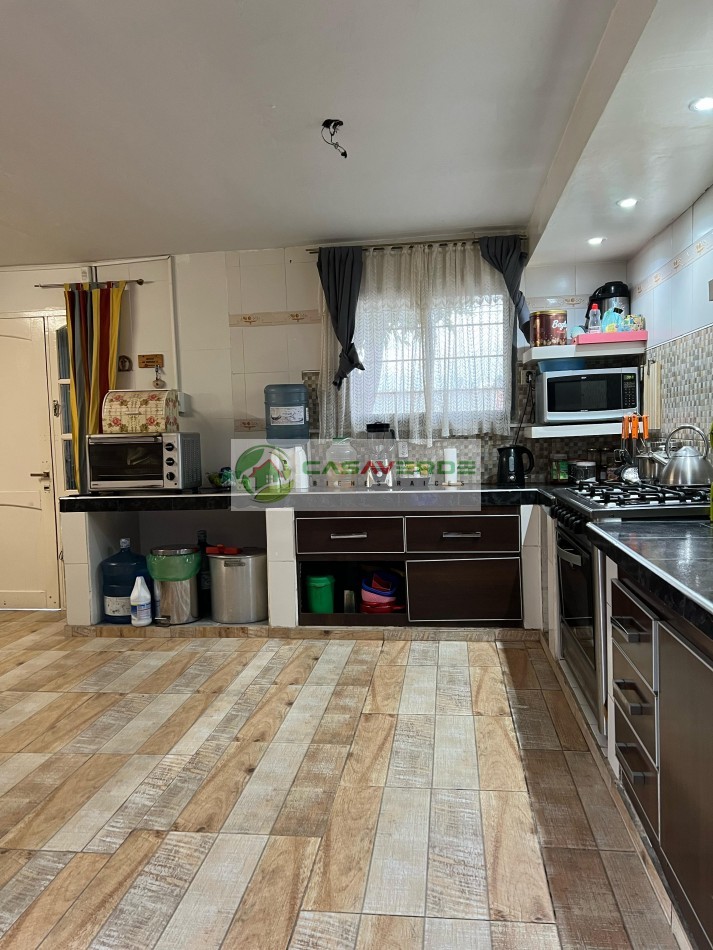 VENTA IMPORTANTE CASA EN ESQUINA SOBRE AVENIDA - ZONA SUR
