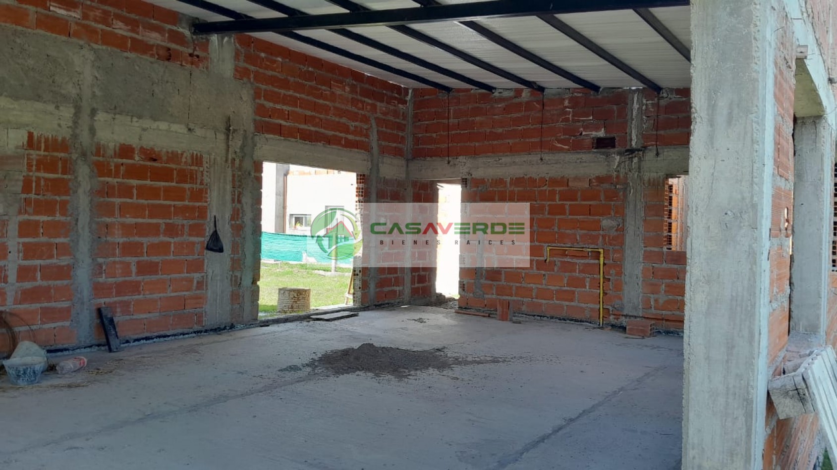 VENTA HERMOSA PROPIEDAD EN ESQUINA CON GRAN CONSTRUCCION DE 280 Mts2 EN EL BARRIO PRIVADO LOS OLMOS.
