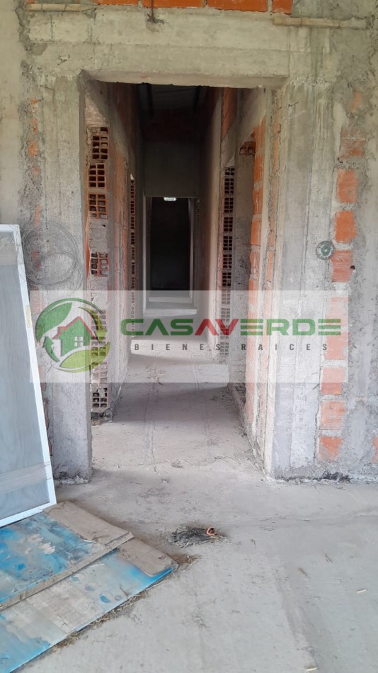 VENTA HERMOSA PROPIEDAD EN ESQUINA CON GRAN CONSTRUCCION DE 280 Mts2 EN EL BARRIO PRIVADO LOS OLMOS.