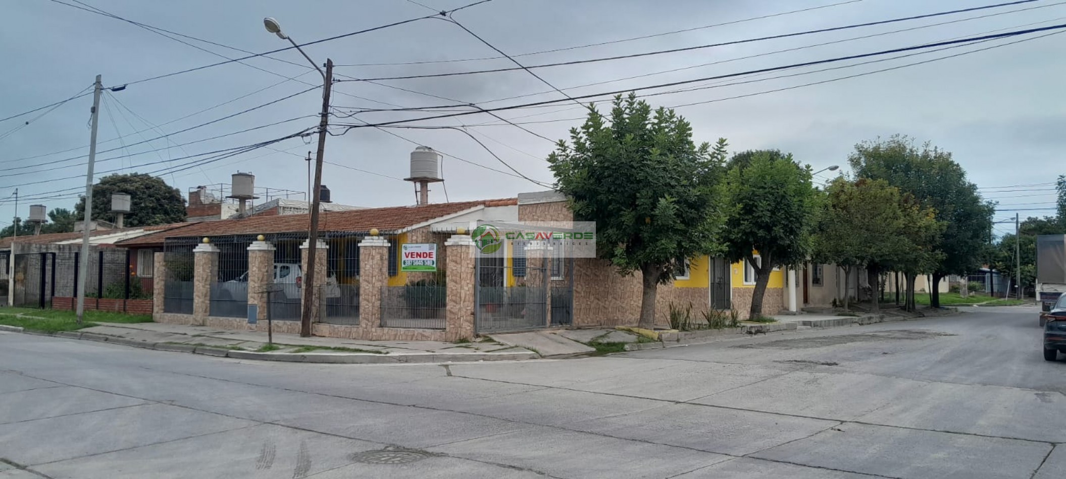 VENTA IMPORTANTE CASA EN ESQUINA SOBRE AVENIDA - ZONA SUR