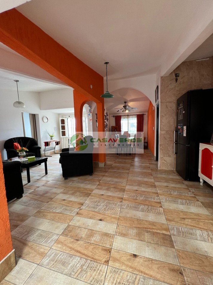 VENTA IMPORTANTE CASA EN ESQUINA SOBRE AVENIDA - ZONA SUR
