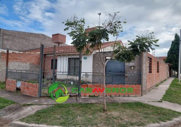 VENTA CASA SOBRE ESQUINA, EN BARRIO PINARES