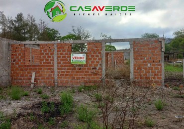 EN VENTA TERRENO CON CONSTRUCCION EN URBANIZACION LA LOMITA - RUTA 21 - 