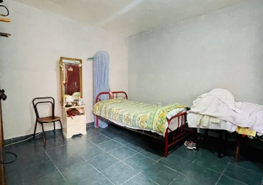 EN VENTA CASA A RECICLAR EN BARRIO SOLIS PIZARRO - ZONA OESTE