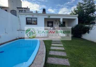 VENTA CASA CON PILETA EN TRES CERRITOS 