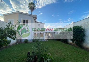 VENTA HERMOSA CASA BARRIO PERIODISTA - ZONA SUR